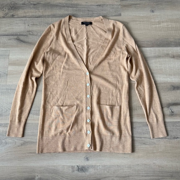 Banana Republic beige merino wool v neck cardigan - Small - Picture 2 of 4